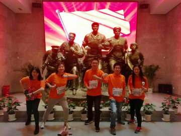 city_hiking_team_2.jpg